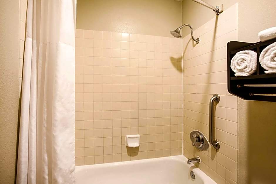 La Quinta Inn & Suites by Wyndham San Diego-Carlsbad