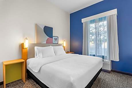 1 King Bed Hearing Accessible