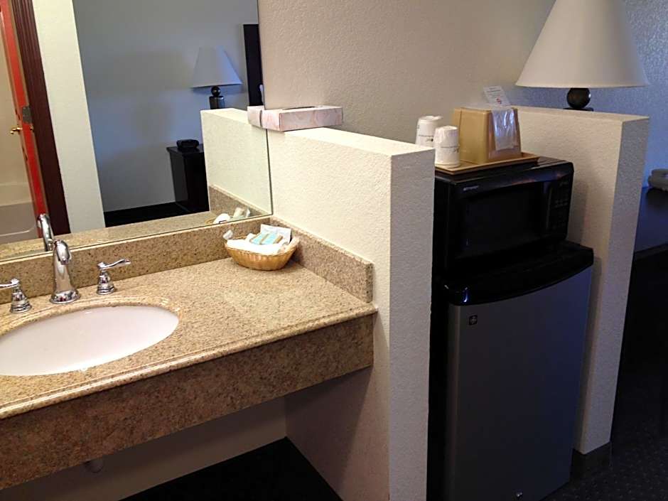 Howard Johnson by Wyndham Lubbock TX