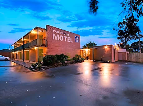 Parkwood Motel & Apartments