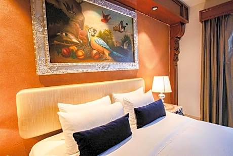 Junior King Suite with Seating Area