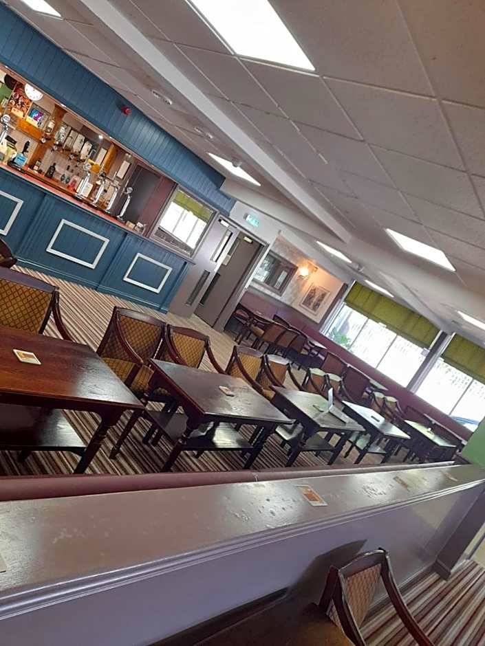 The Avenue Club and Lodge