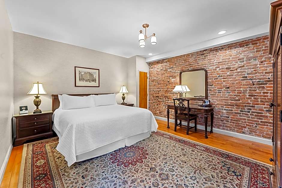 Photo 1 of 4 of Superior 1 King Bed