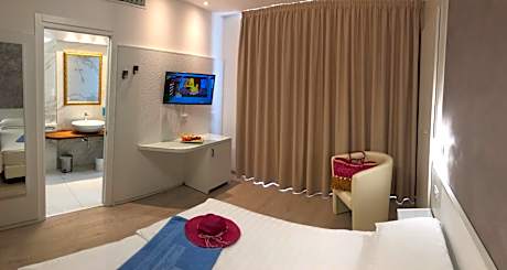 Deluxe Room with Side Sea View