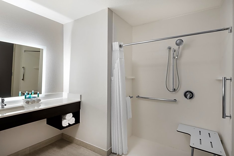 Holiday Inn Express & Suites Lakeland South, an IHG Hotel