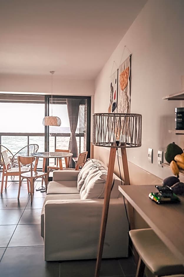 Loft beira-mar com frente e vista para o mar