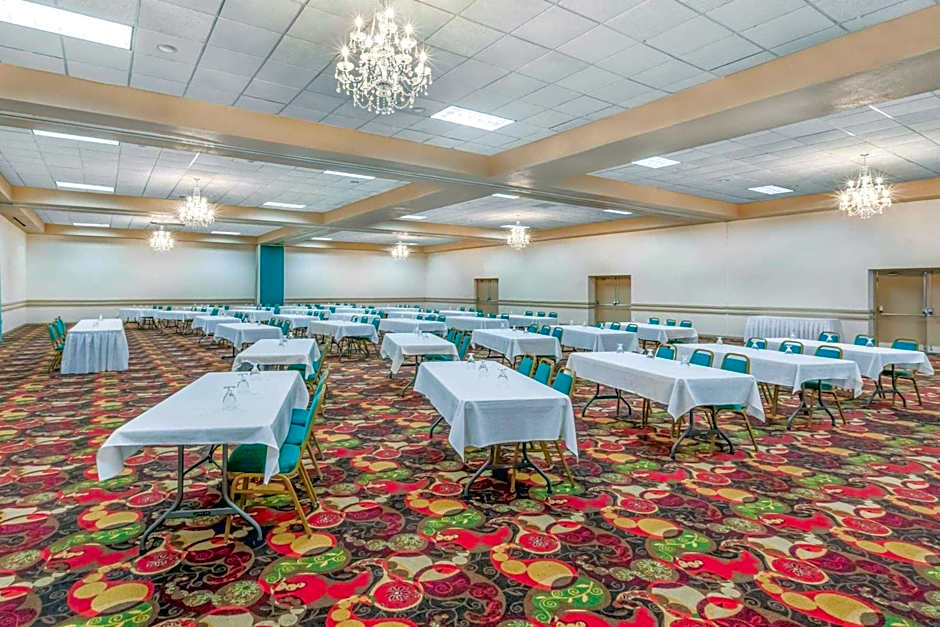 Ramada Hotel & Conference Center by Wyndham Grayling