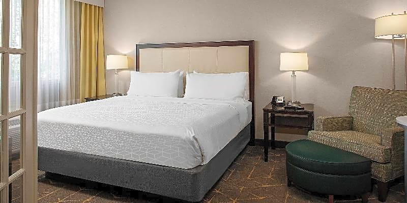 Holiday Inn & Suites Boston-Peabody, an IHG Hotel