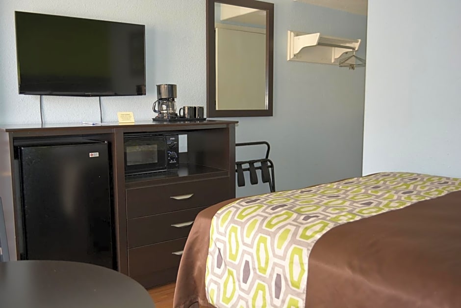 Americas Best Value Inn and Suites Groves