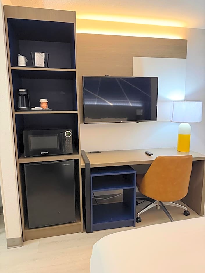 Comfort Inn & Suites Harvey - Chicago Southland