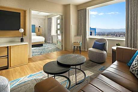 1 Bedroom Suite, 1 King, Sofa bed, City view
