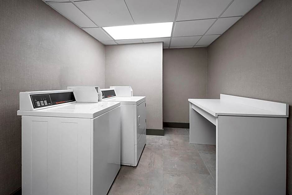 La Quinta Inn & Suites by Wyndham Raleigh Cary