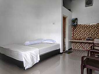Griya Rahayu Guesthouse Mitra RedDoorz near Jatim Park 2 Batu