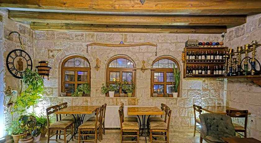 Risus Cave Hotel
