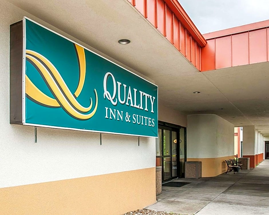 Quality Inn & Suites Kansas City I-435n Near Sports Complex