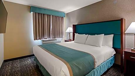 Accessible - 1 King, Mobility Accessible, Roll In Shower, Non-Smoking, Full Breakfast