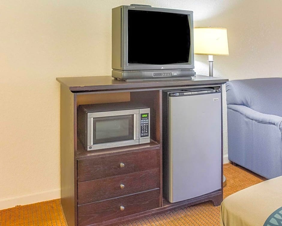 Quality Inn & Suites Suffolk West