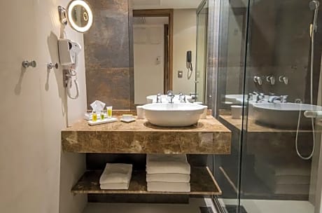 DOUBLE DELUXE PLUS OCEAN FRONT