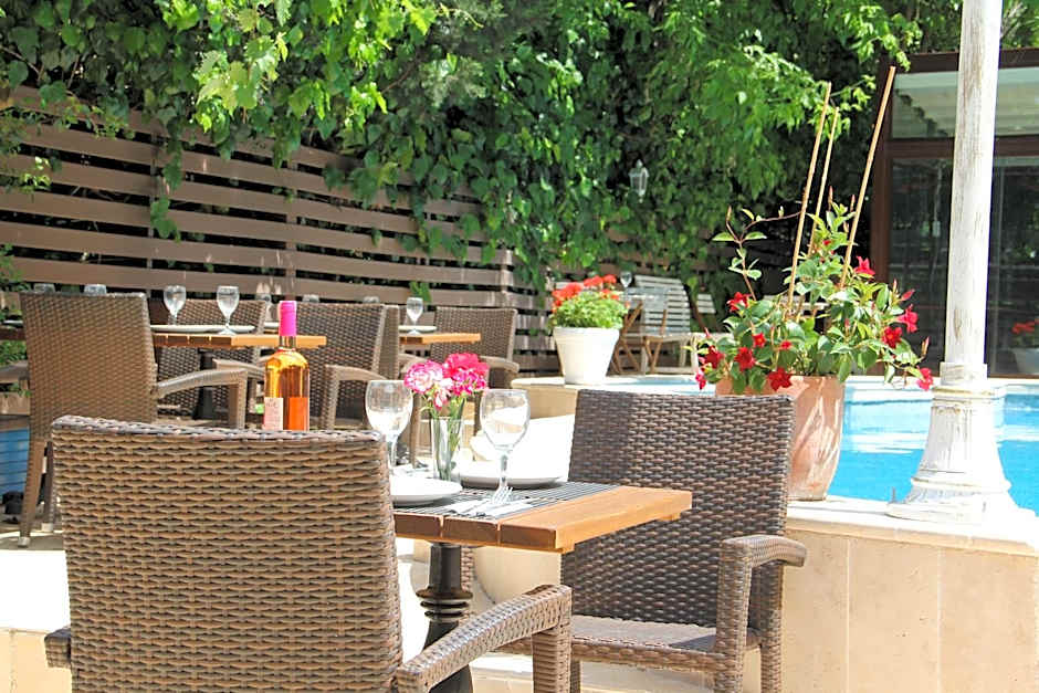 Villa Blanche Hotel SPA & Garden Pool