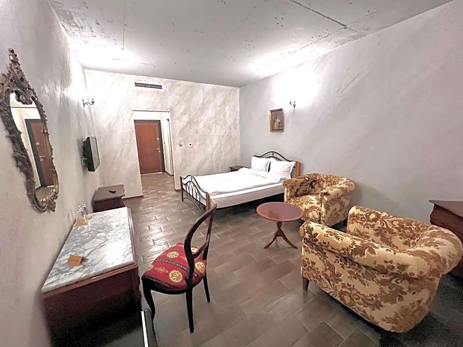 Хотел Антик