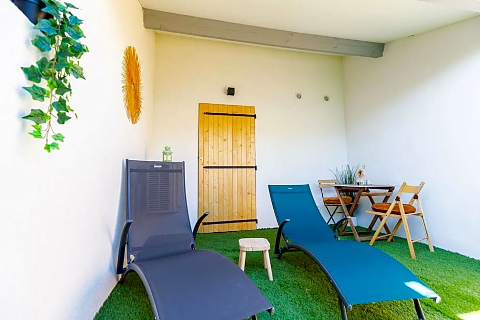 Love Room du Mont d'Or - Baignoire SPA - Minibar offert