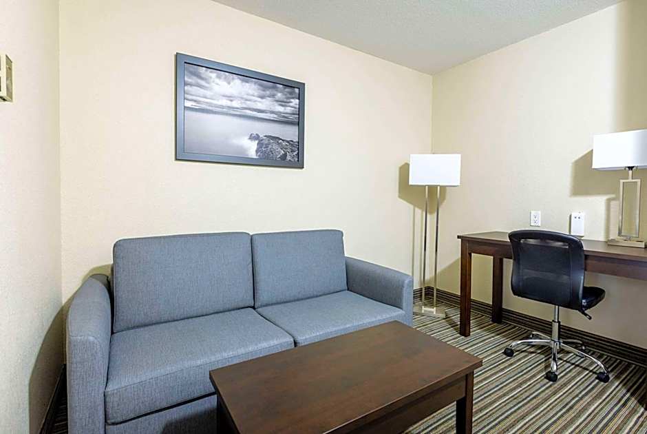 Super 8 by Wyndham Truro NS