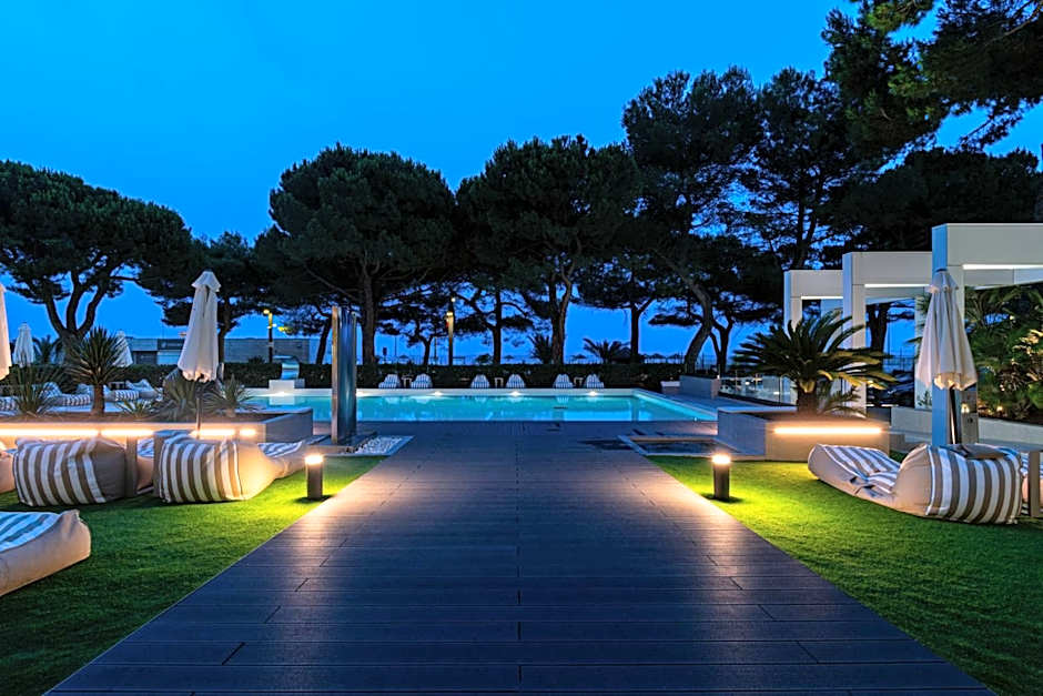 International Beach Hotel