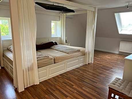 Five-Bedroom Deluxe Apartment