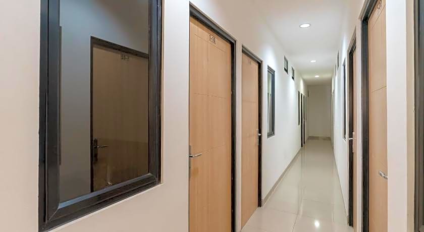 RedDoorz near Seasons City Mall 3