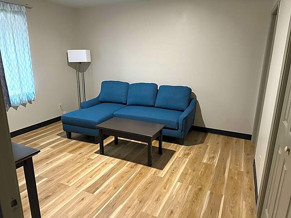 Days Inn and Suites by Wyndham Sikeston