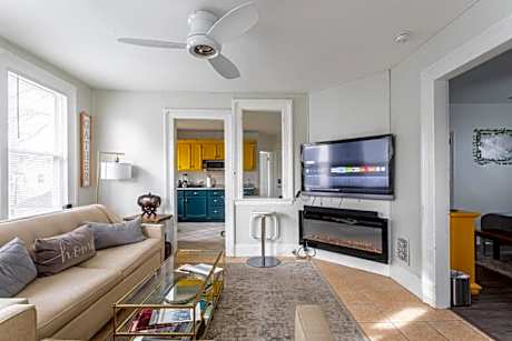 Newly Renovated 5BR 2BA Haven with Amenities