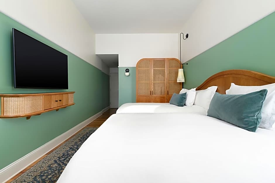 The Drayton Hotel Savannah, Curio Collection by Hilton