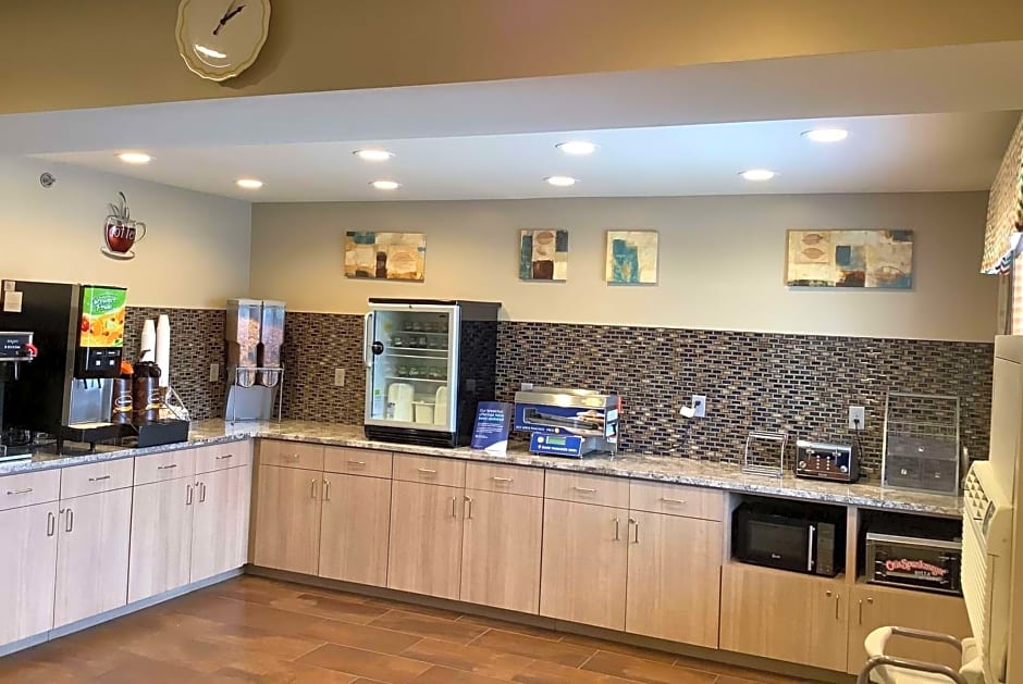 Super 8 by Wyndham Lincoln West
