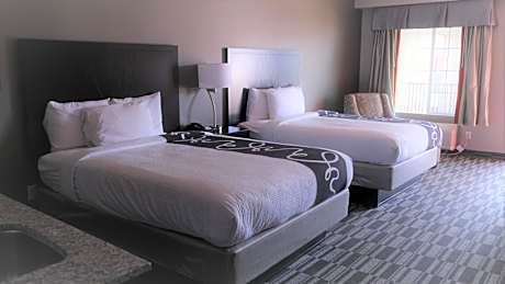 Deluxe Double Room (2 Adults + 1 Child)