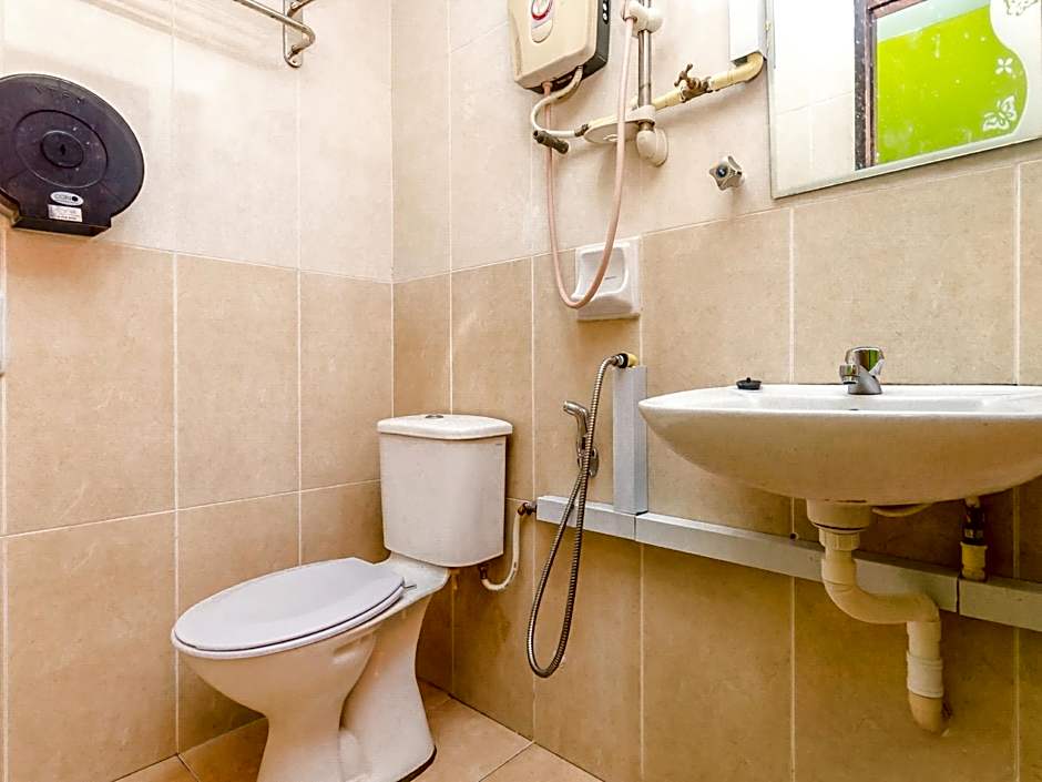 OYO 89703 B Link Hotel
