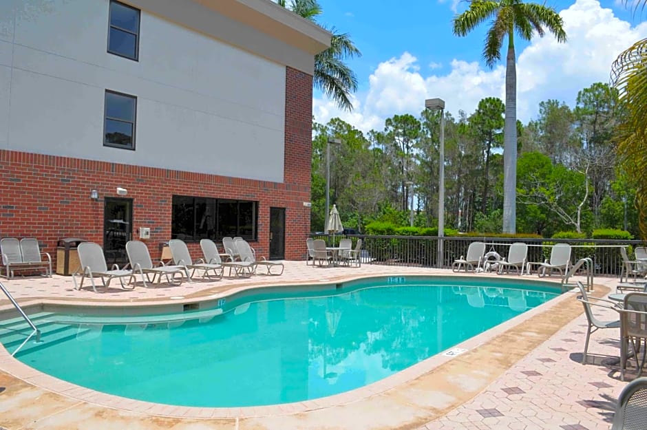 Days Inn & Suites by Wyndham Fort Myers Near JetBlue Park