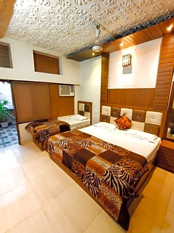 Triple Bed Room With Air Conditioning