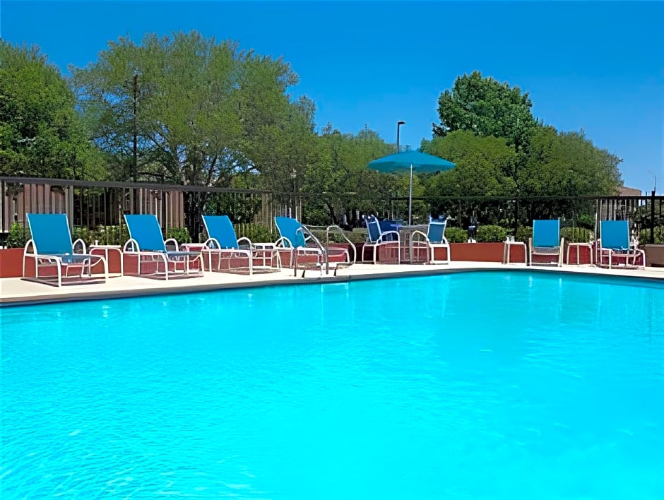 Holiday Inn Express Hotel & Suites Columbus By IHG