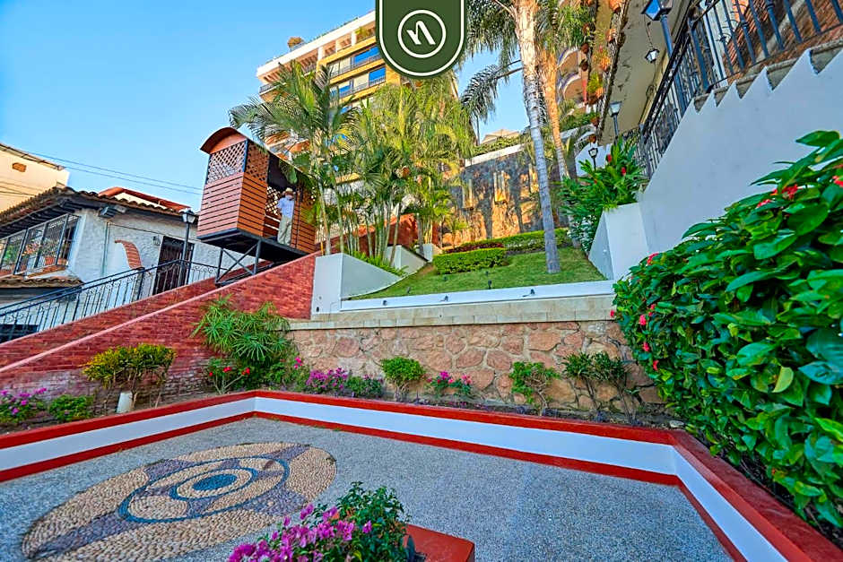 1 BR Condo - Amazing Sunsets Froom the Roof - Pool
