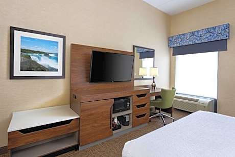 King Room with Roll-In Shower - Mobility Access/Non-Smoking