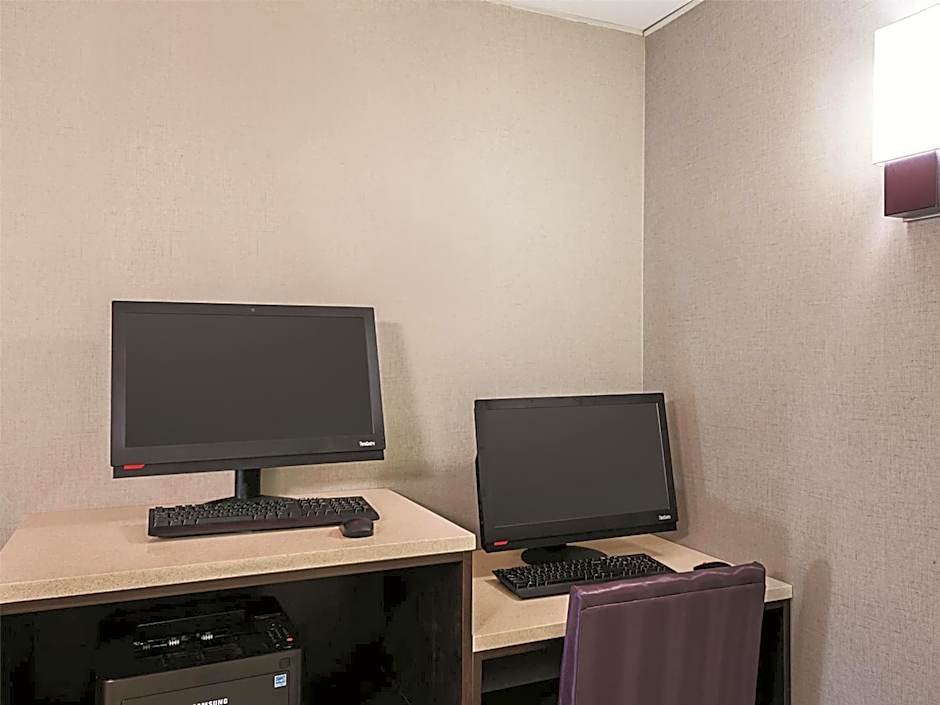 La Quinta Inn & Suites by Wyndham Austin Airport