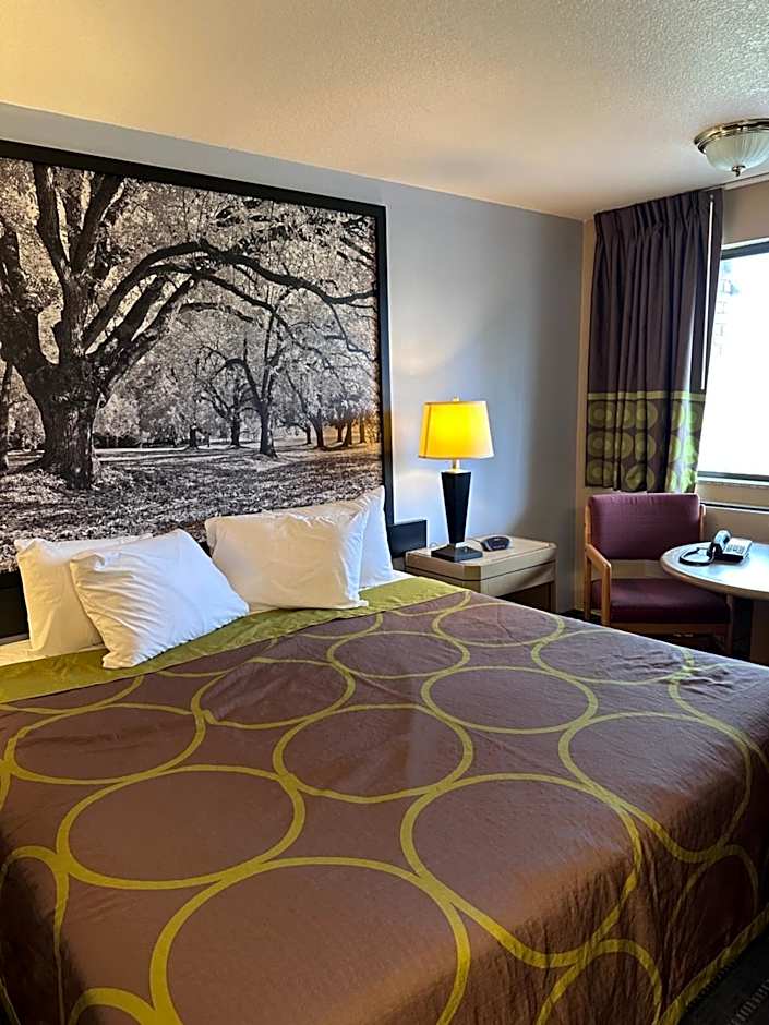 Super 8 by Wyndham Vancouver East