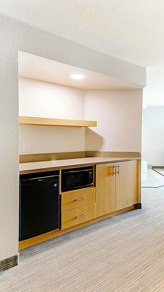 Country Inn & Suites by Radisson, Appleton Airport - Fox River Mall Area