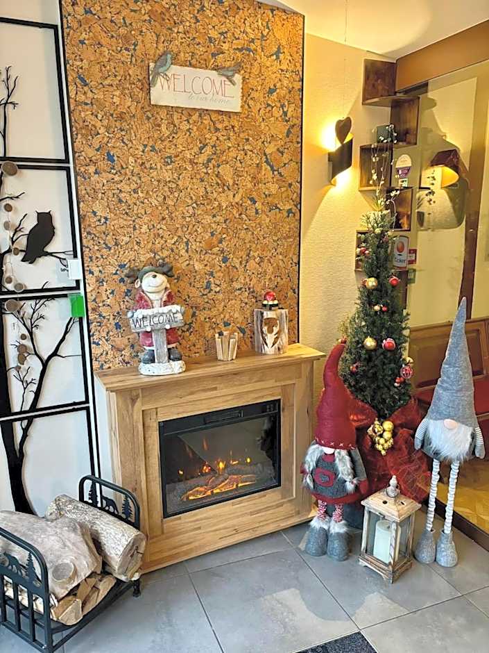 Logis Hôtel-Restaurant Aux Trois Roses