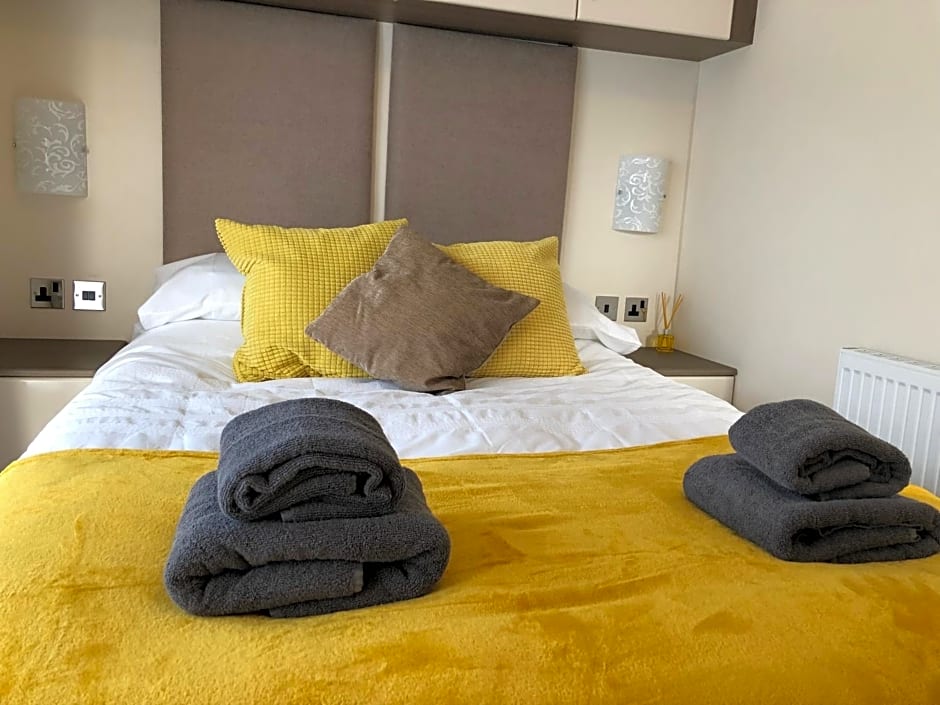 Moonlight Ridge -2 bedroom lodge with hot tub