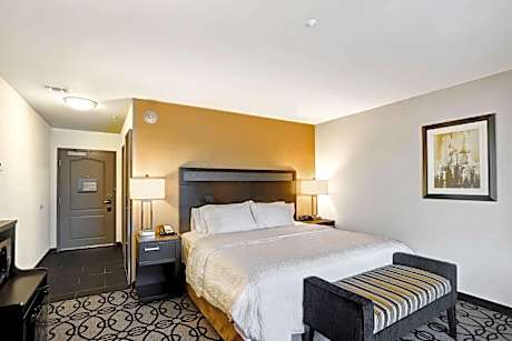 1 KING MOBILITY/HEARING ACCESS W/TUB NONSMOK