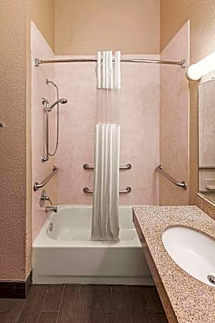 Deluxe King Room - Mobility Access/Tub w/Grab Bars/Non-Smoking