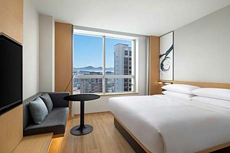Superior King, Guest room, 1 King, City view
