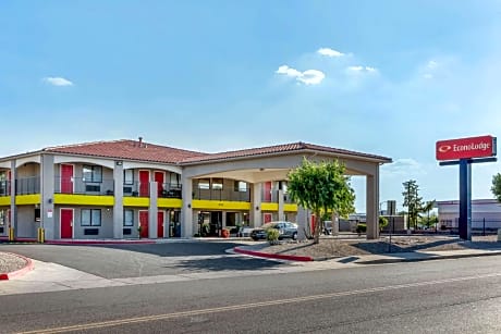 Econo Lodge West - Coors Blvd