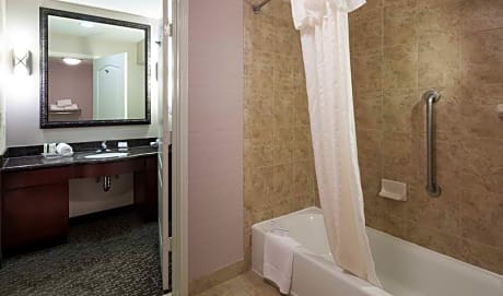 1King Mobility Accessible Bathtub Suite Nsmk Free Breakfast